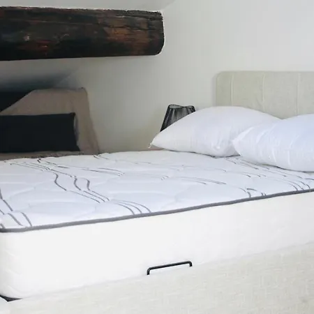 Duplex Atypique Renove En Plein Centre Du Village Appartement