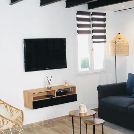 Duplex Atypique Renove En Plein Centre Du Village Apartment *