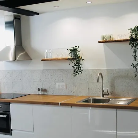 Duplex Atypique Renove En Plein Centre Du Village * Cassis